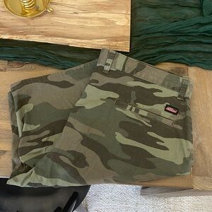 NWOT Dickies camo cargo shorts